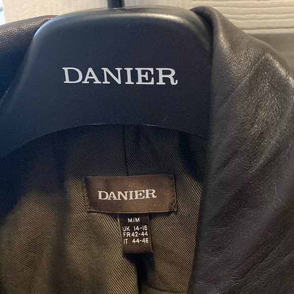 Danier Leather jacket beautiful soft leather dark brown size medium - Picture 9 of 11